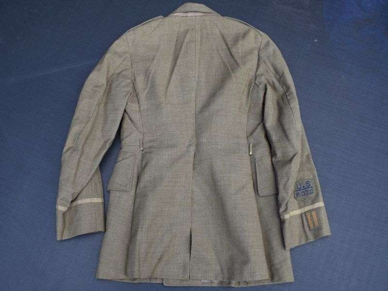 10) Excellent Original WW2 US ROTC Field Artillery Officers Jacket & Original Insignia — image 2