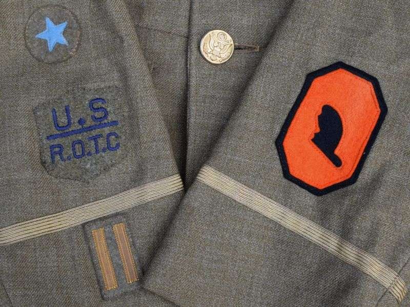 10) Excellent Original WW2 US ROTC Field Artillery Officers Jacket & Original Insignia — image 3