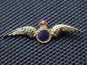 83) Original WW2 Gold Coloured RAF Sweetheart Wing