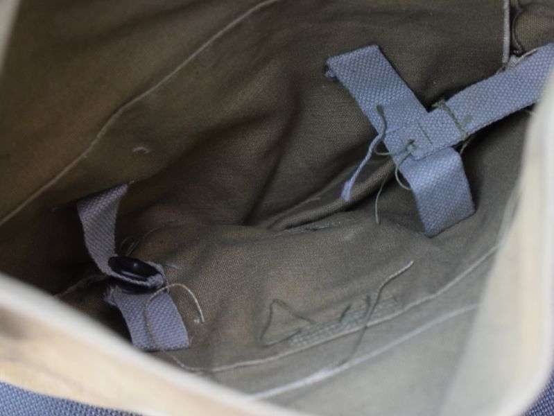 42) Good Original WW2 US Army Service Gas Mask Bag. — image 4