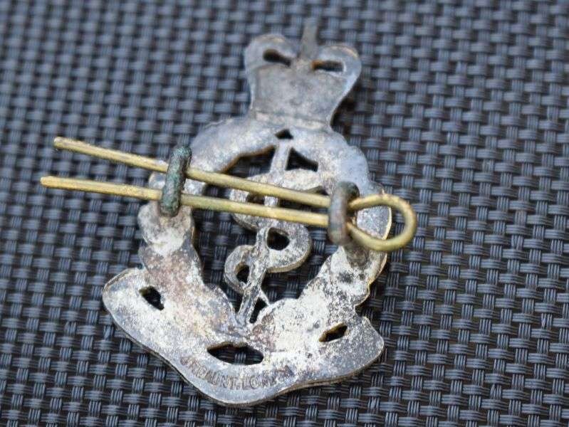 132) Nice Post WW2 RAMC Officers Bi Metal Cap Badge by J.R.Gaunt — image 3