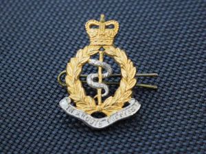 132) Nice Post WW2 RAMC Officers Bi Metal Cap Badge …