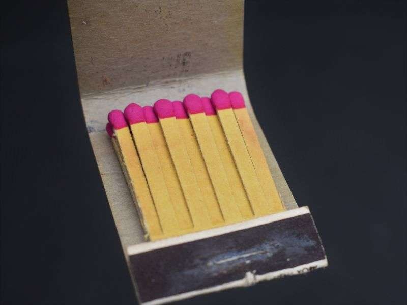 128) Original WW2 US Match Book A Safe Investment for A Safe America. Buy Defense Bond Stamps — image 3