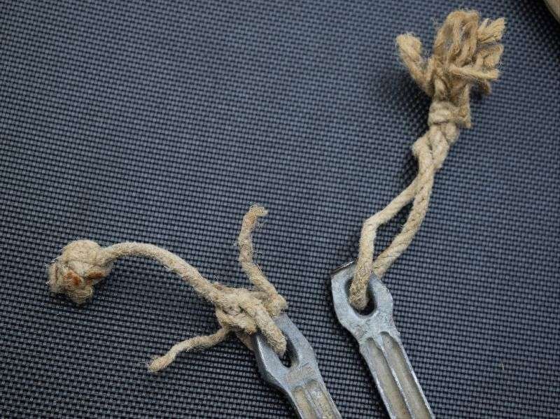 59) Nice Original WW1 German Army Zeltbahn Poles, Pegs & Pouch Dated 1915-1917 — image 3