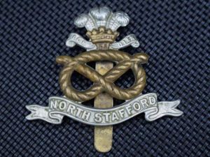136) Excellent Original WW1 WW2 Cap Badge North Stafford Regiment
