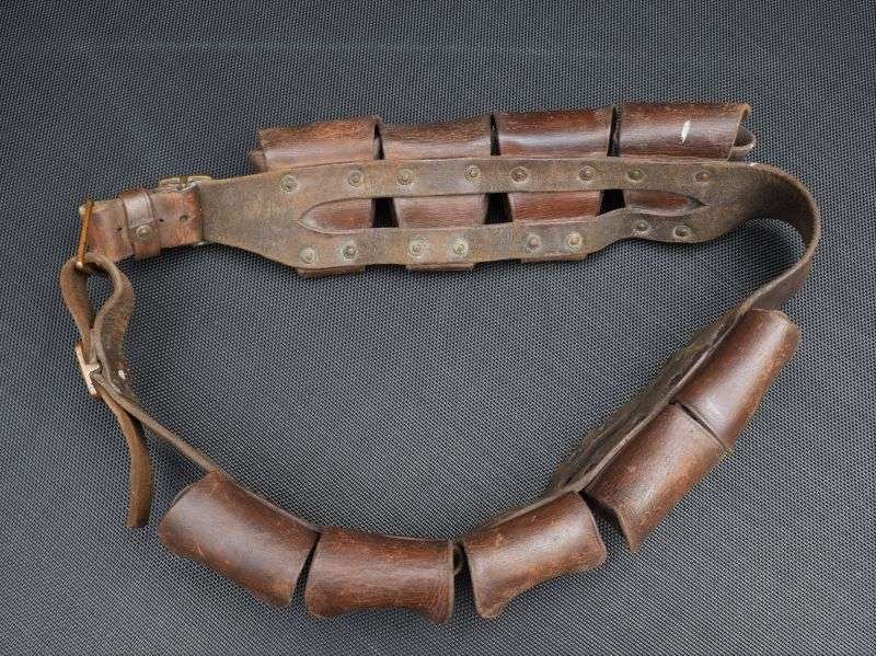 1) Good Original Indian Made British 1903 Pattern 9 Pocket Leather Bandolier 1921 — image 4