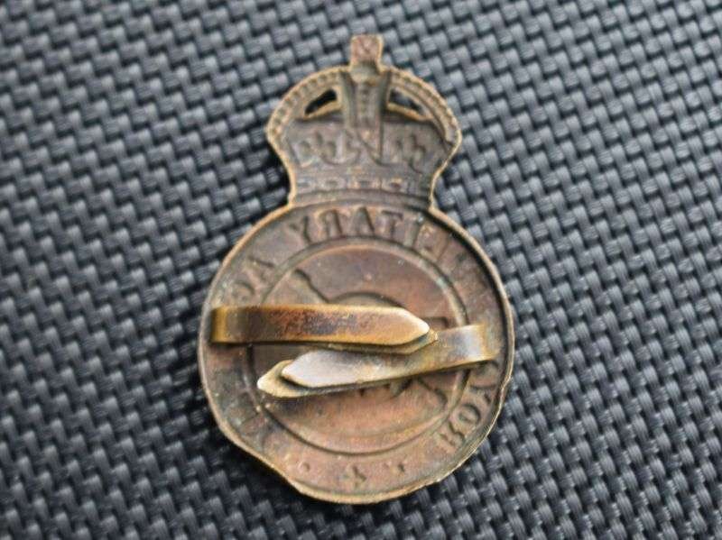25) Original WW1 WW2 British Royal Military Academy Cap Badge — image 3