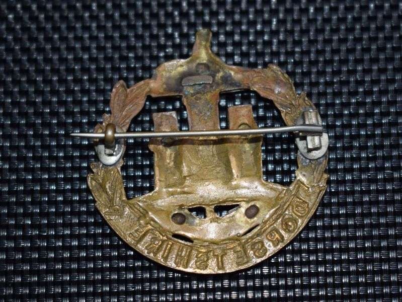 83) Good WW1 WW2 Dorsetshire Regiment Cap Badge Converted to Sweetheart Brooch — image 2