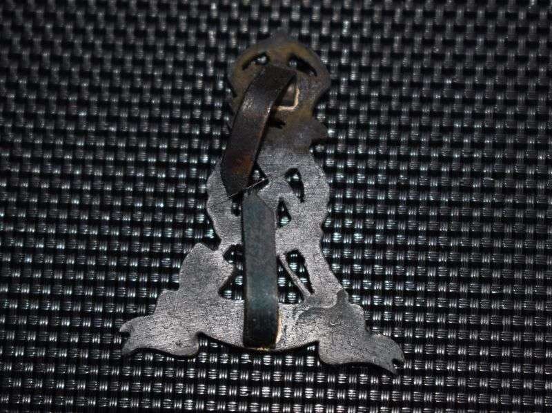 85) Nice Original WW1 WW2 Pioneer Corps Officers Bronze Cap Badge — image 2