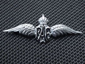 79) Very Nice WW2 Silver Coloured RAF Wings Sweetheart Brooch