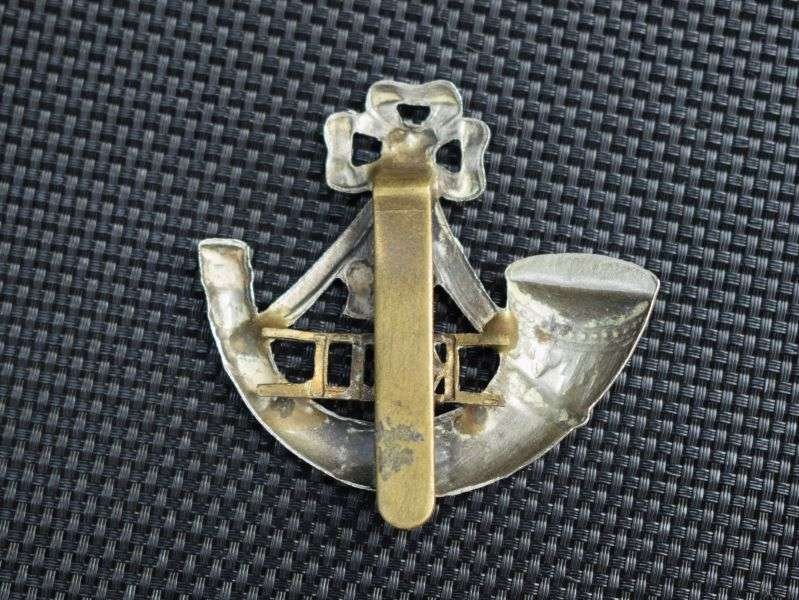 127) Nice Original WW2 Kings Shropshire Light Infantry Cap Badge — image 2