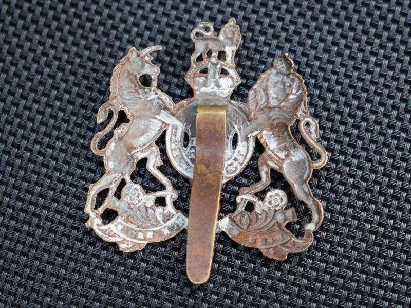 120) Nice Original WW1 WW2 British General Service Cap Badge — image 2