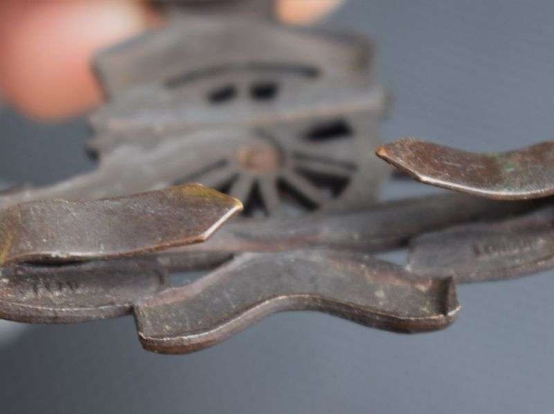26) Good Original Post WW2 RA Officers Bronze Cap Badge by J.R.Gaunt — image 2