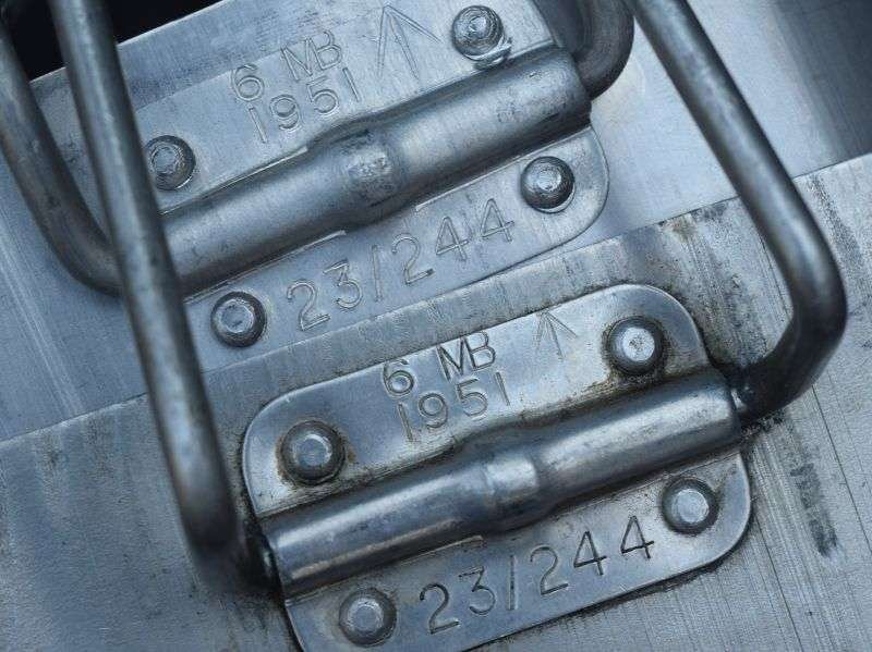 38) Excellent Unissued RAF Issue Korean War era Mess Tins Dated 1951 — image 2