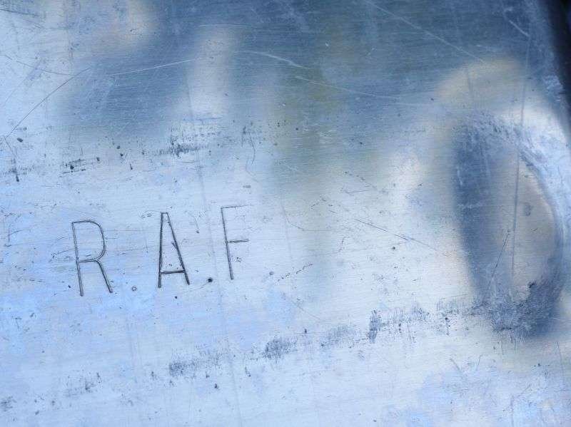 38) Excellent Unissued RAF Issue Korean War era Mess Tins Dated 1951 — image 4