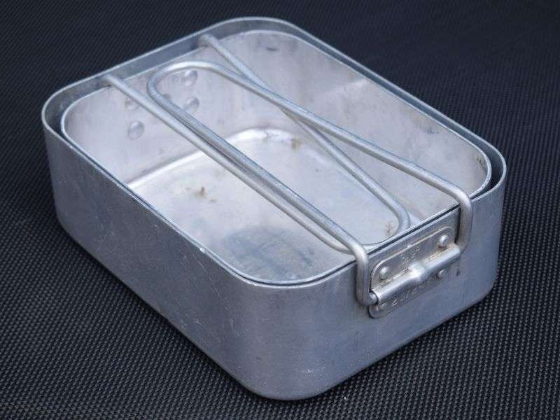 38) Excellent Unissued RAF Issue Korean War era Mess Tins Dated 1951 — image 7