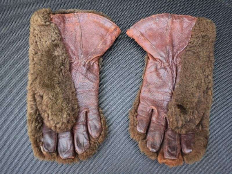 1) Excellent WW2 Woman's Fleece Covered Leather Palm CC41 Marked Gloves — image 6