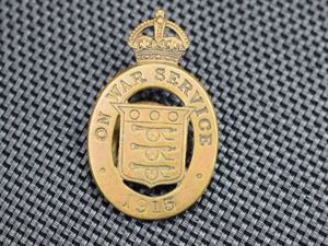 50) Excellent Original WW1 On War Service 1915 Lapel Badge