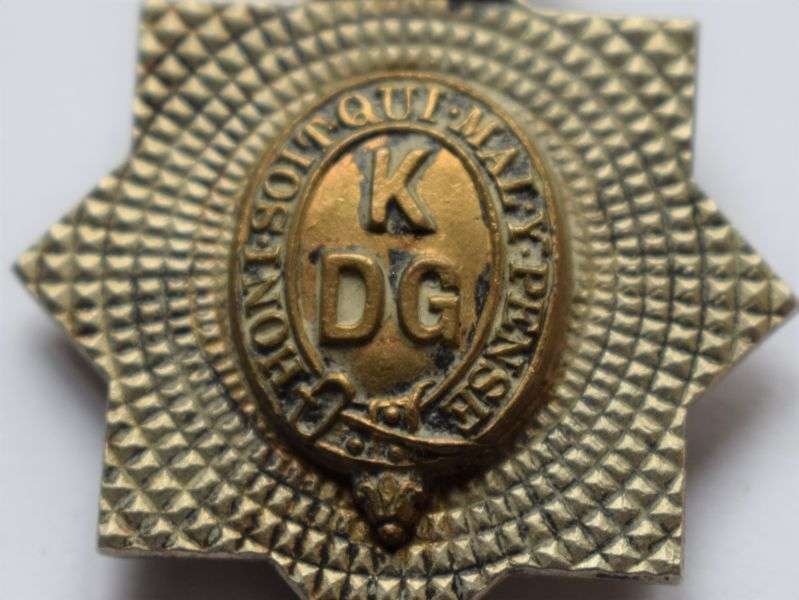 130) Original WW1 WW2 Cap Badge to the Kings Dragoon Guards — image 3