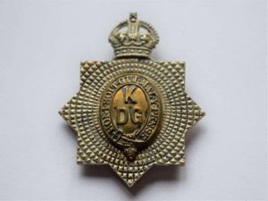 130) Original WW1 WW2 Cap Badge to the Kings Dragoon …