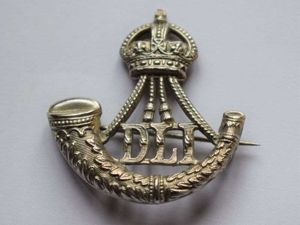 128) WW1 WW2 Durham Light Infantry Pin Back Brooch