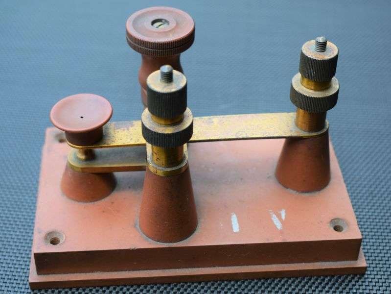 26) Interesting 1920s-1930s Bakelite? Morse Key Contact No 1. — image 6