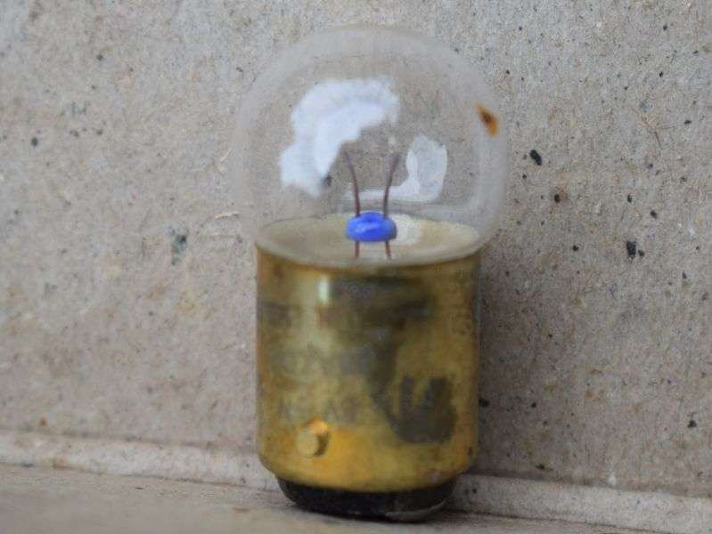 10) Full Box of 24 Unissued WW2-1950s British Army Mazda Vehicle Light Bulbs — image 3