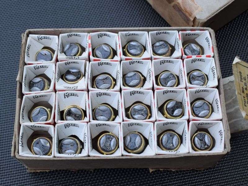 10) Full Box of 24 Unissued WW2-1950s British Army Mazda Vehicle Light Bulbs — image 7