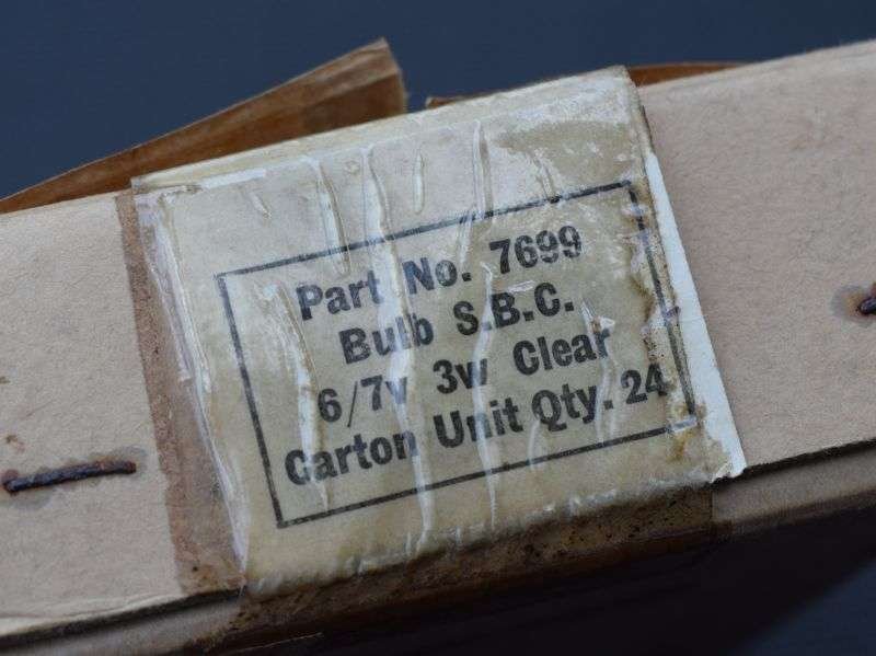 10) Full Box of 24 Unissued WW2-1950s British Army Mazda Vehicle Light Bulbs — image 9