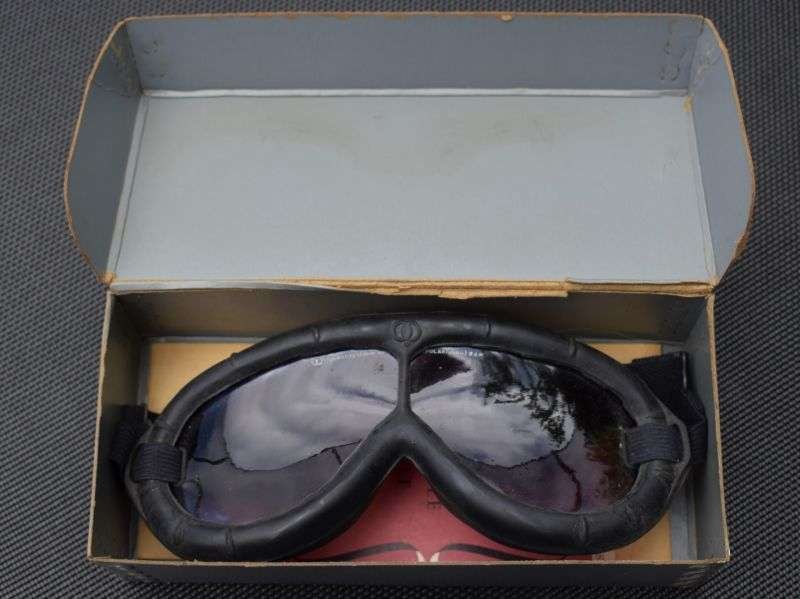 20) Boxed Original WW2 US Dark-Adaptor Goggle Kit 1084 & Polaroid Goggles 1060 — image 14