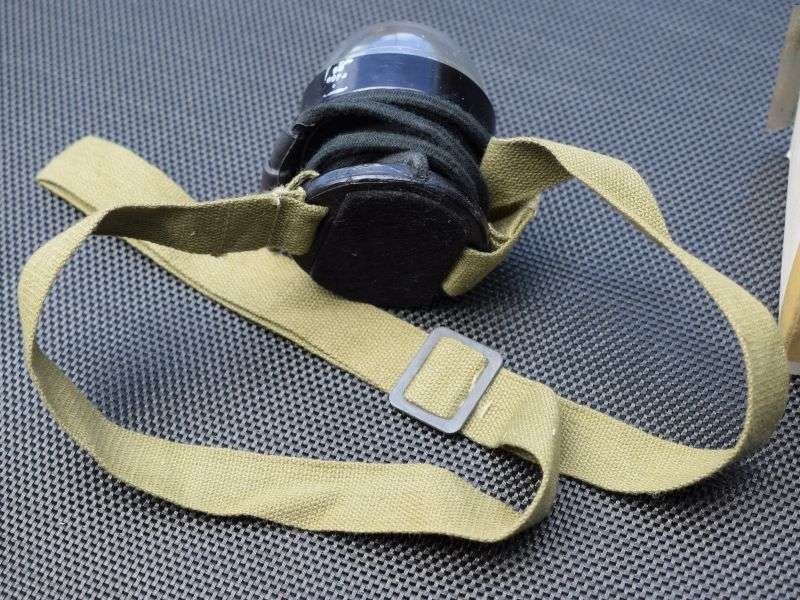 23) Boxed Unissued WW2 USAAF & RAF Issue Dinghy Signalling Lamp — image 3