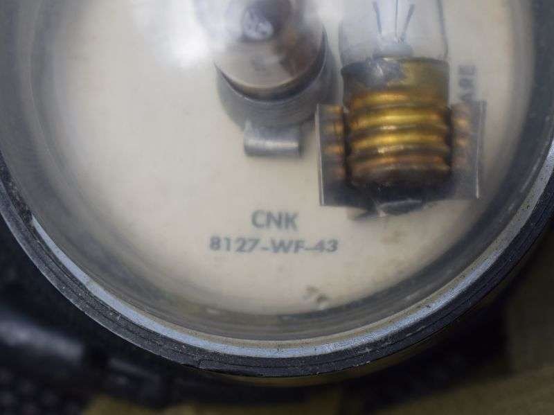 23) Boxed Unissued WW2 USAAF & RAF Issue Dinghy Signalling Lamp — image 5