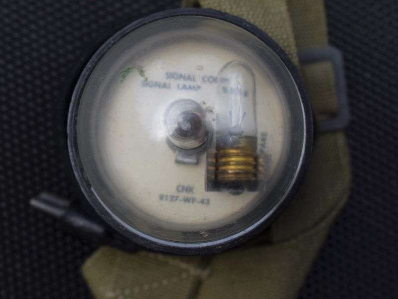 23) Boxed Unissued WW2 USAAF & RAF Issue Dinghy Signalling Lamp — image 6