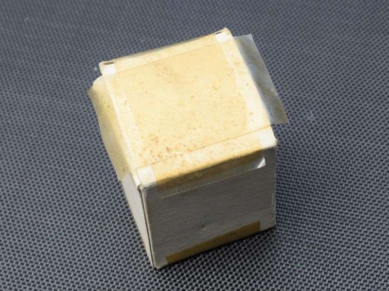 23) Boxed Unissued WW2 USAAF & RAF Issue Dinghy Signalling Lamp — image 9