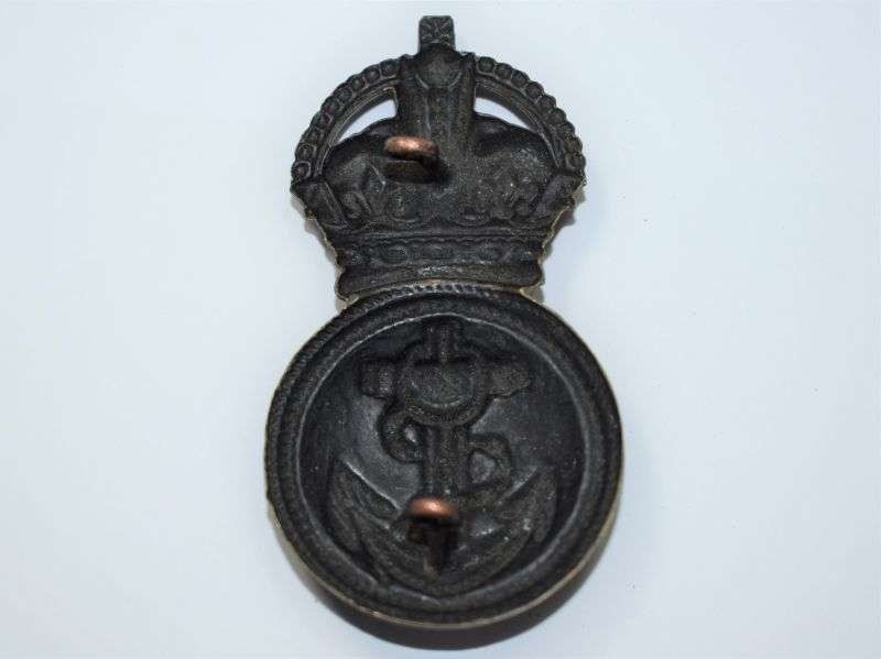 99) Excellent Original WW1 RND Petty Officers Blackened Metal Cap Badge — image 2