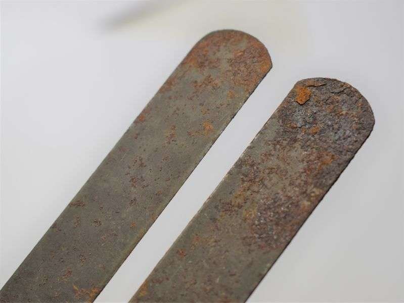 137) Rusty Original WW2 British Army Economy Issue Button Stick in Steel — image 2