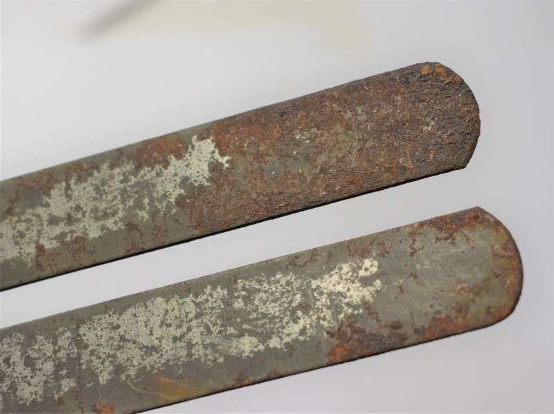 137) Rusty Original WW2 British Army Economy Issue Button Stick in Steel — image 3