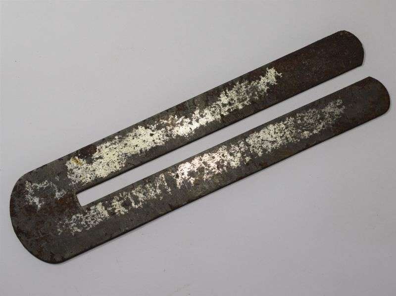 137) Rusty Original WW2 British Army Economy Issue Button Stick in Steel — image 4