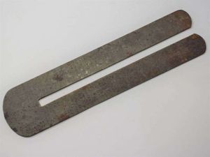 137) Rusty Original WW2 British Army Economy Issue Button Stick …