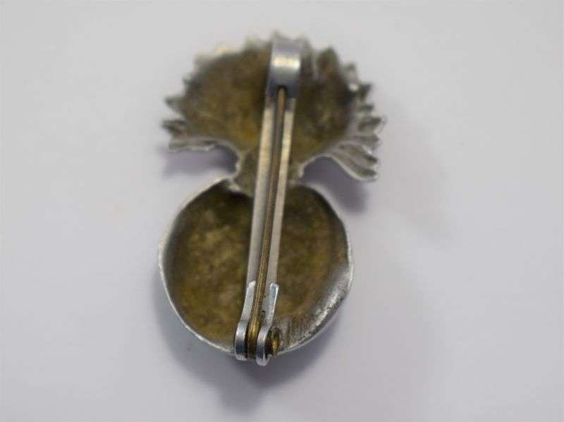 151) Original WW1 WW2 Northumberland Fusiliers Pin Back Brooch — image 3