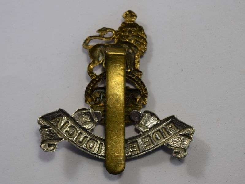 129) Original Well Worn WW2 Royal Army Pay Corps Cap Badge — image 2