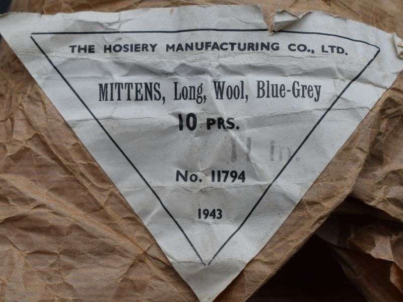 107) Mint Unissued WW2 RAF Long Wool Blue-Grey Mittens 1943 — image 3