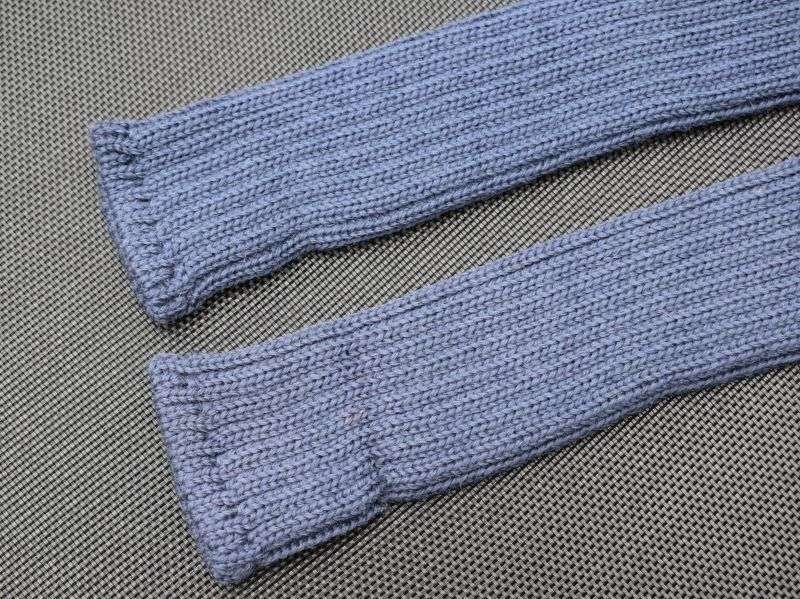 107) Mint Unissued WW2 RAF Long Wool Blue-Grey Mittens 1943 — image 5