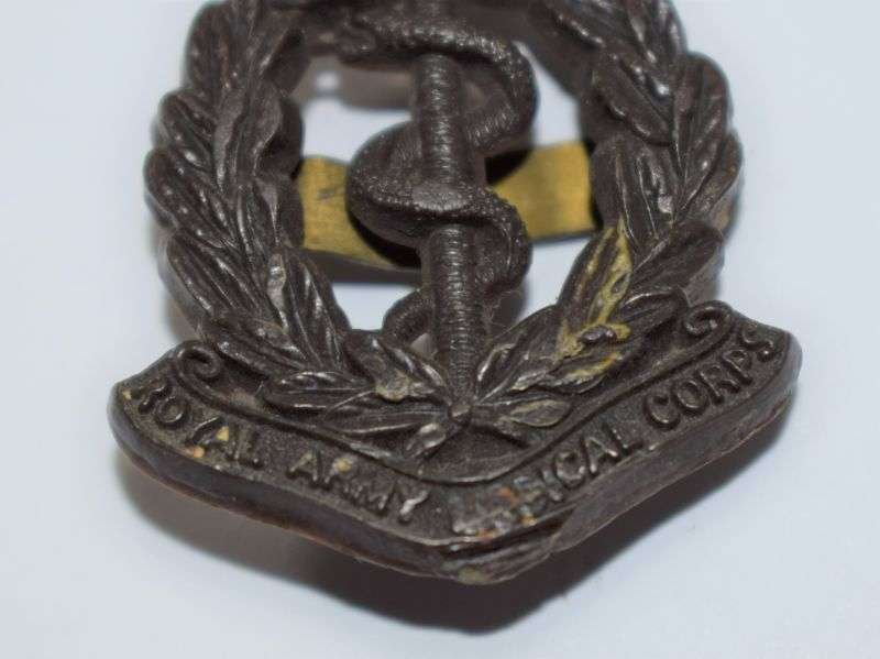 80) Good Original WW2 British RAMC Plastic Economy Cap Badge — image 3