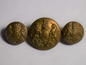 158) Good Original WW1 Sweetheart Brooch Made from GS Buttons