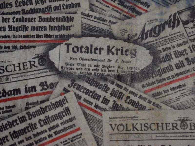 111) Original WW2 RAF Air Drop Booklet Totaler Krieg Dropped over Germany 1943 — image 11