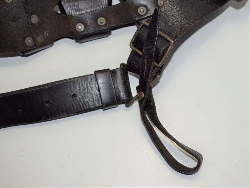 129) Excellent British Military 1903 Pattern Ammo Bandolier in Black. Rifle Corps etc Dated 1922 — image 2