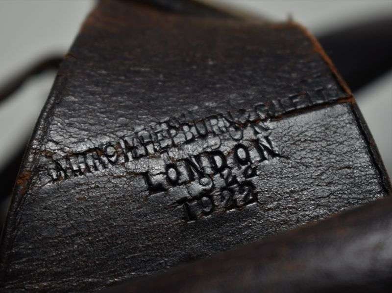 129) Excellent British Military 1903 Pattern Ammo Bandolier in Black. Rifle Corps etc Dated 1922 — image 9