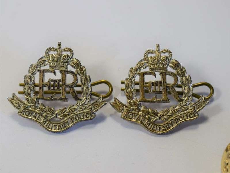 23) Excellent Post WW2 Royal Military Police Collar Badges & Buttons — image 6