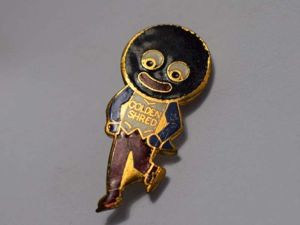 140) Original 1950s Robertsons Golden Shred Golly Badge Ice Skater